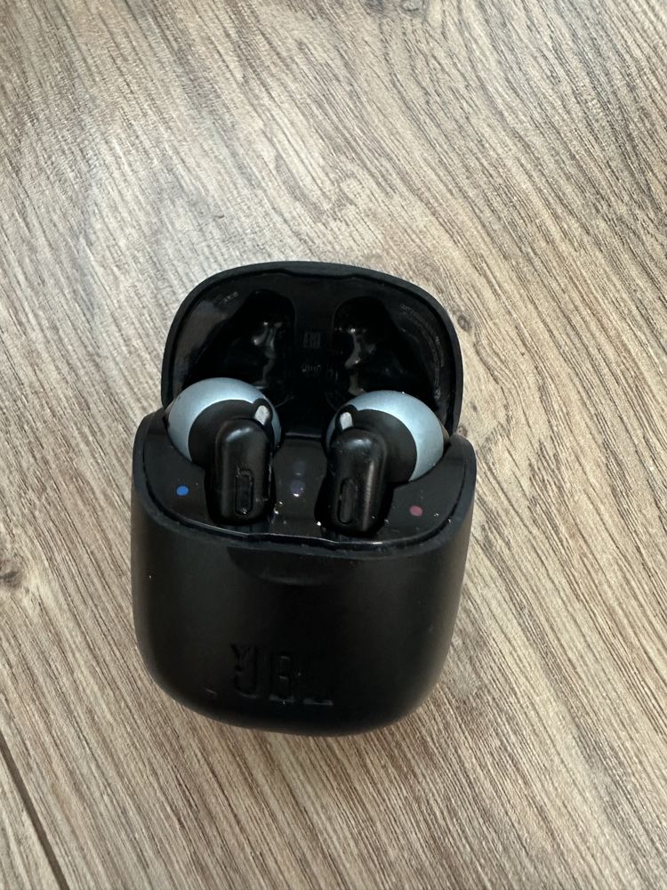 JBL наушники за 5000! Срочно!