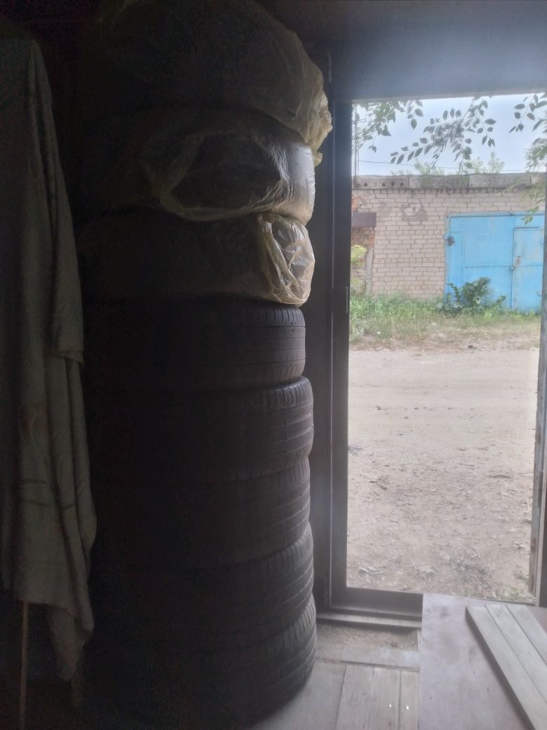 Продам  шины б/у в хорошем  состоянии
