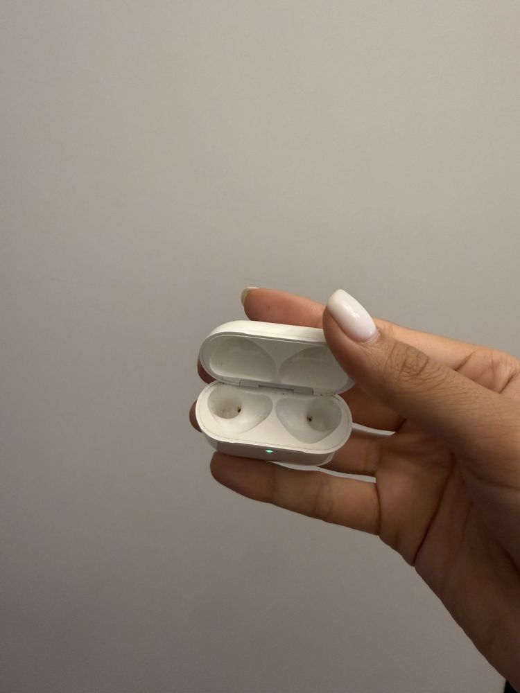 Airpods 4 кейс оригинал
