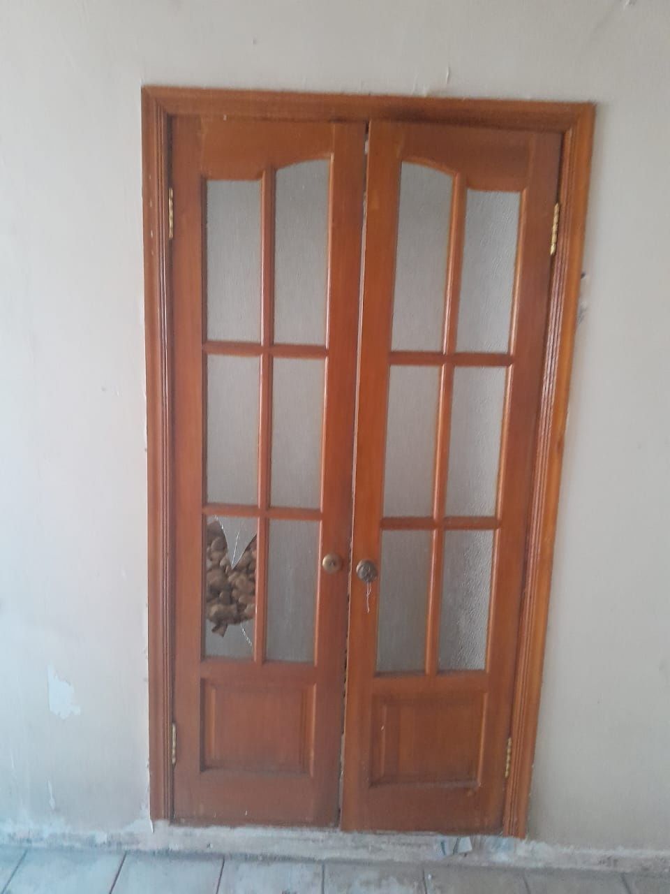 Продам двери, натуральное дерево