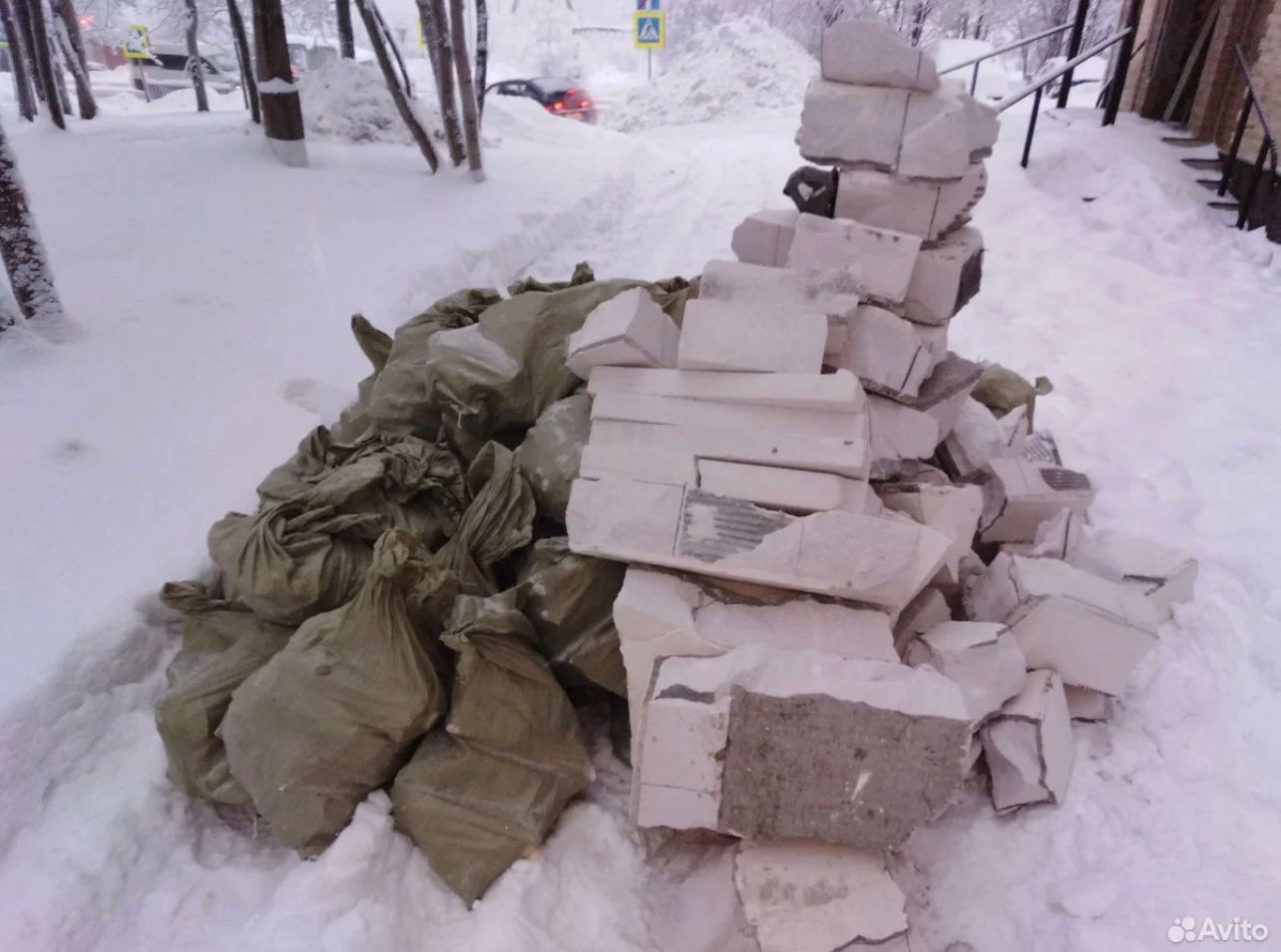 Вывоз строительного мусора, оконных рам, старой мебели. Грузчики.