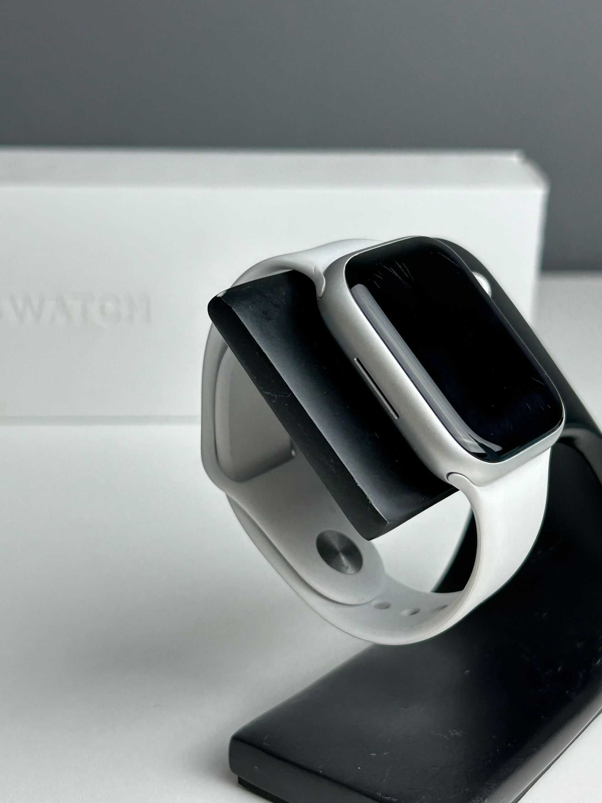 «Ломбард Белый» Алматы Apple Watch 8 series 45mm белый арт. 142857