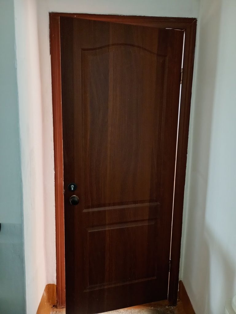 Междукомнатный двер