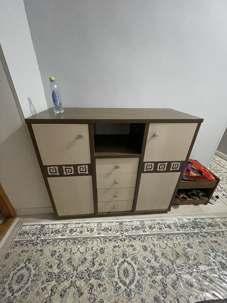 Продам комод.        .