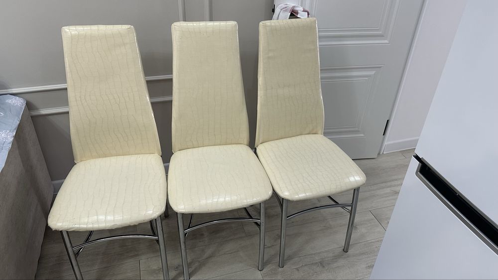 Продам стулья 3 штуки