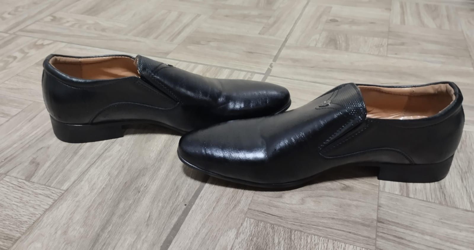 Продам туфли для подростка новые