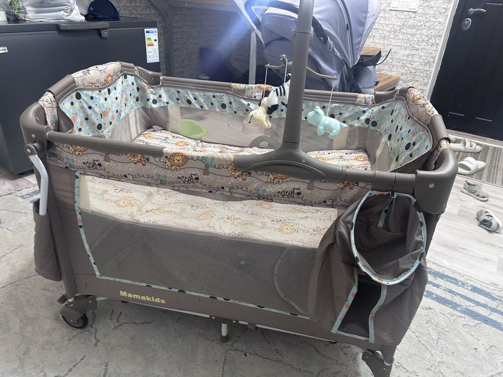 Манеж кроватка + качалка в подарок