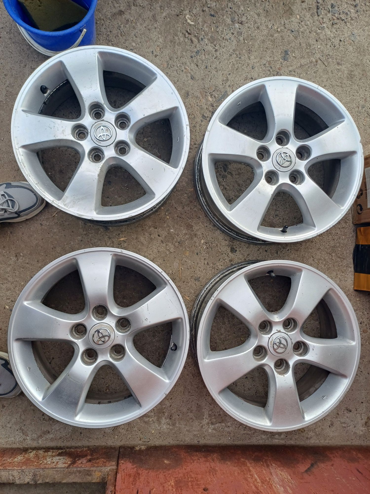 Продам оригинальные  диски R16 TOYOTA CAMRI 
ТОУОТА CAMRI