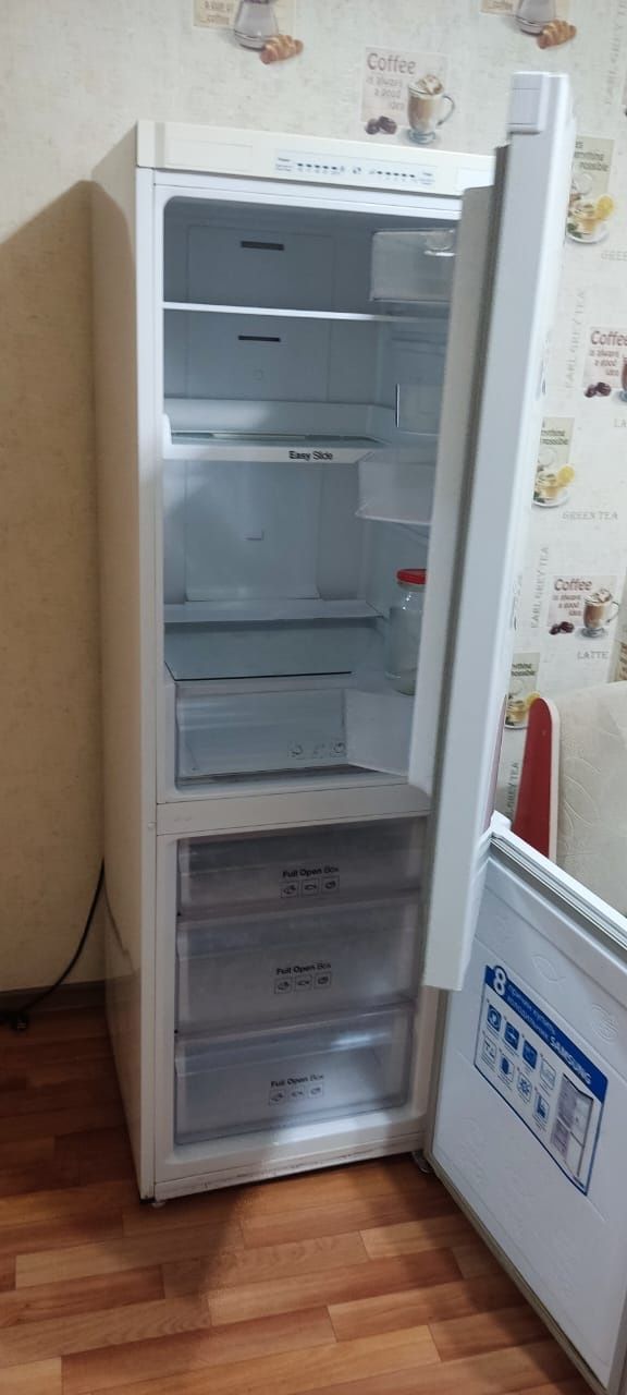 Продам двухкамерный холодильник no frost без льда