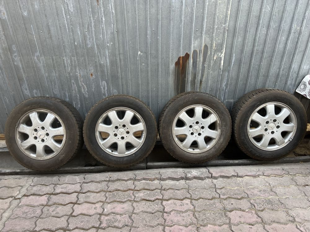 Продам диски с резиной. Мерседес