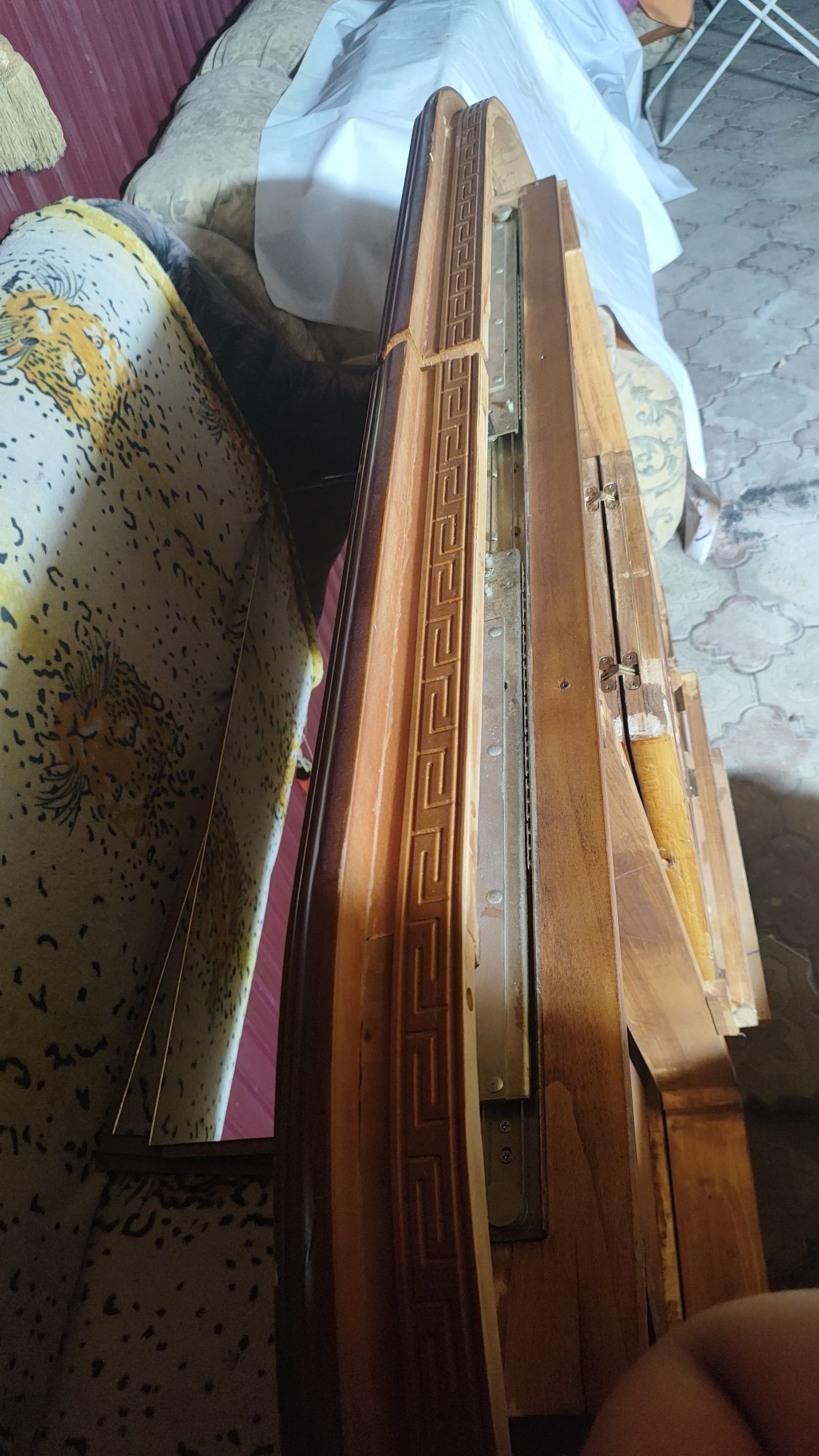 Продам раздвижной деревянный стол
