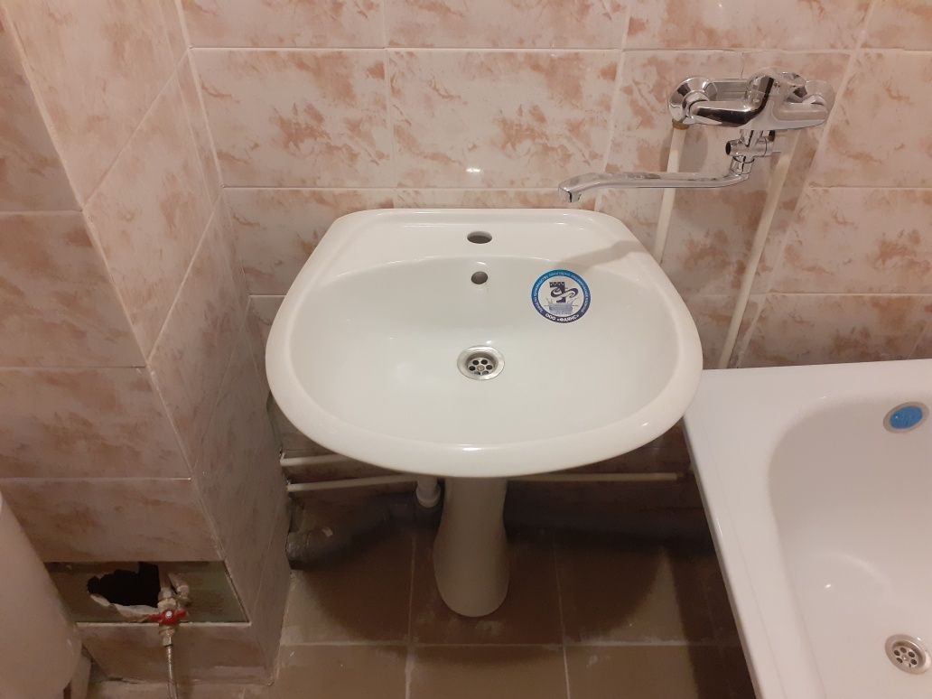 Продам керамическую раковину