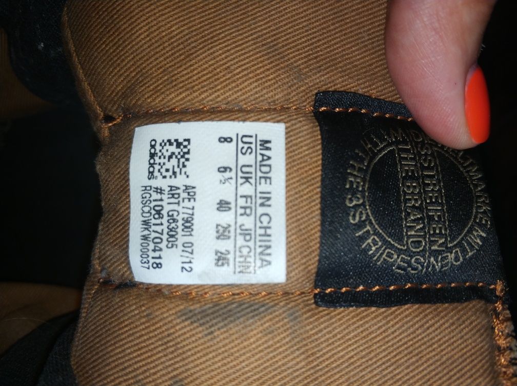 Продам осенью обувь от Addidas