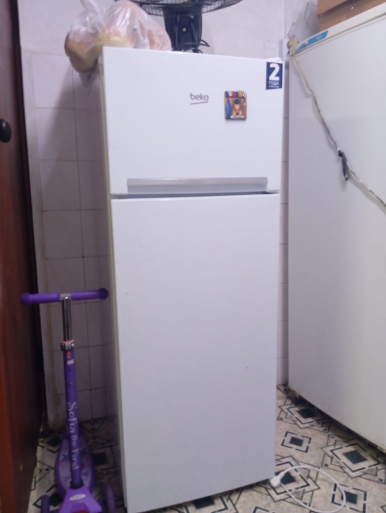 Продам холодильник месяц назад купили за 130
