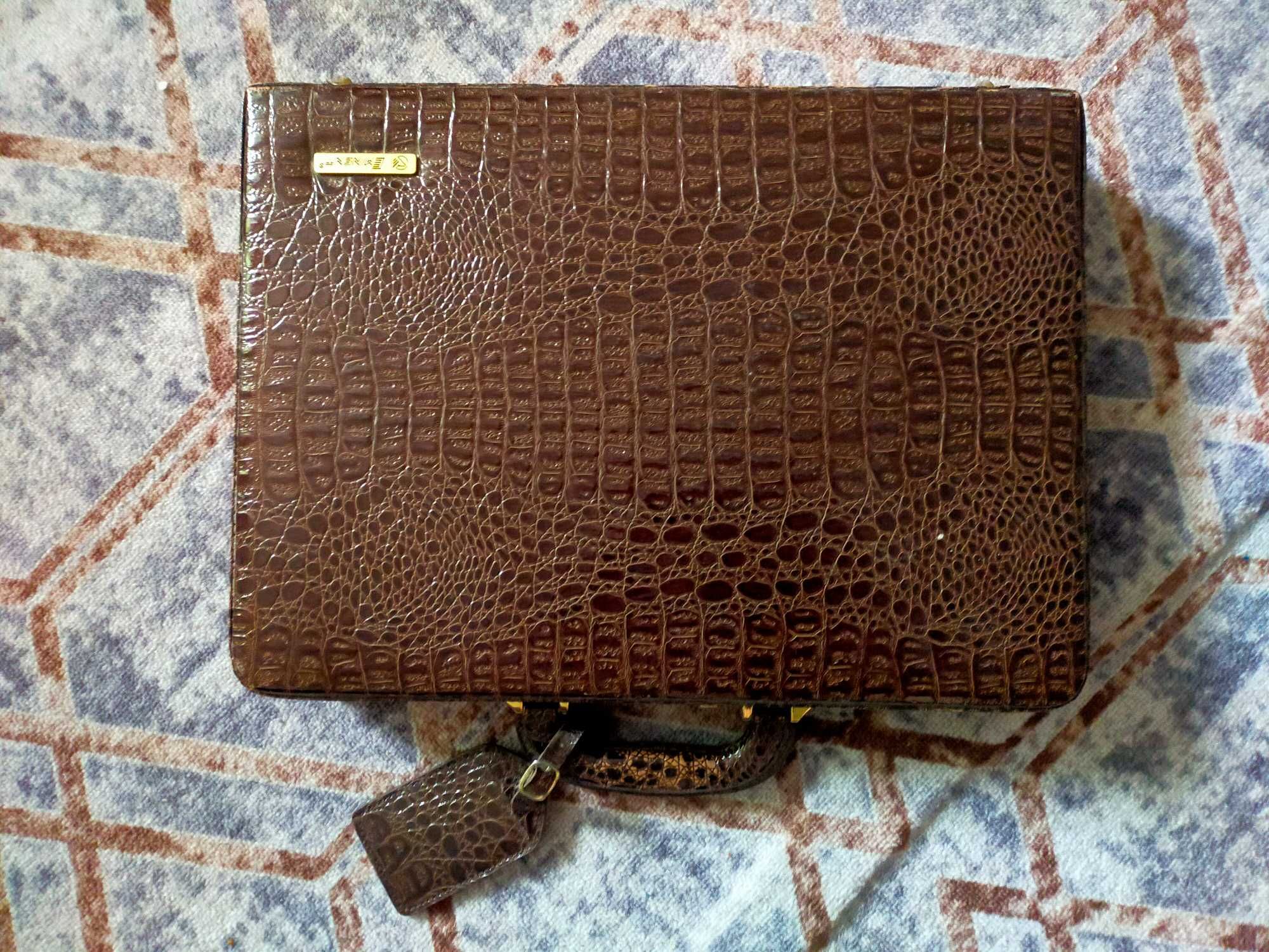 Дипломат, портфель