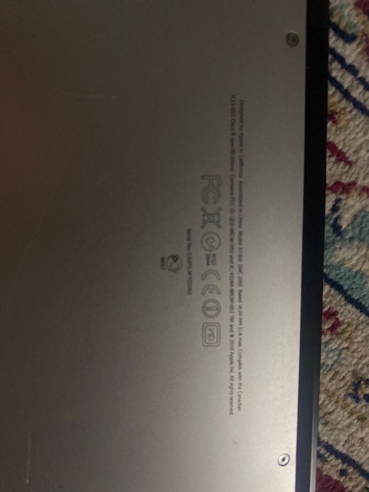 MacBook Air 13” (A1466) — не работает экран, с зарядкой
