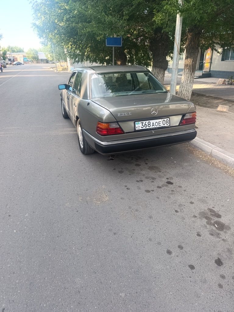 Мерседес124 2.3 газ бензин Автомат