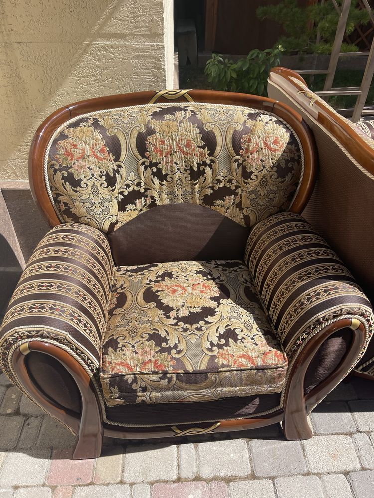 Продам диван в комплекте