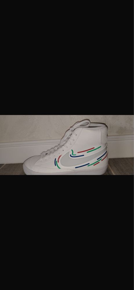 Кроссовки NIKE….