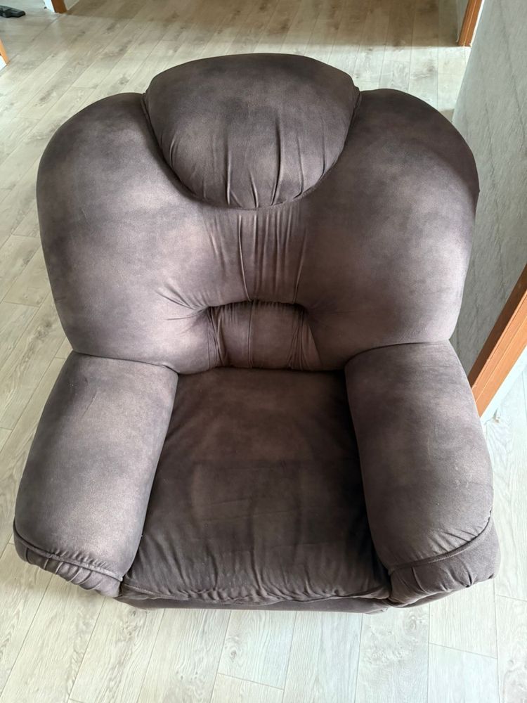 Продам диван с креслом