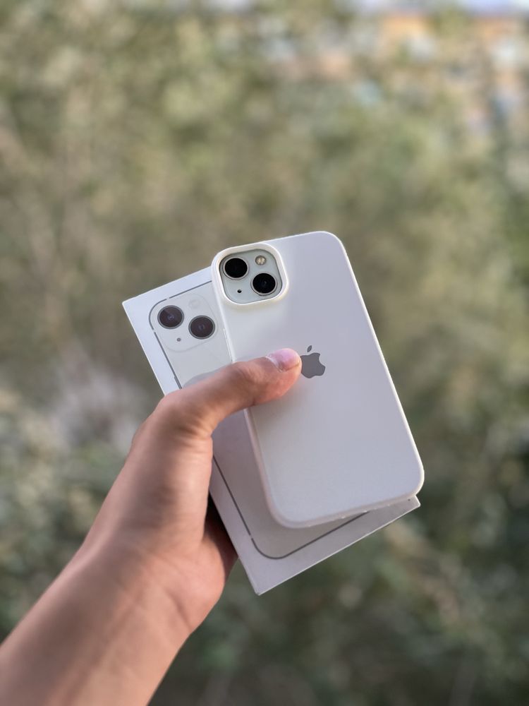 Iphone 13 white.