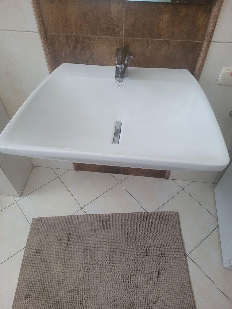Раковина подвесная Италия, фирма Jacuzzi