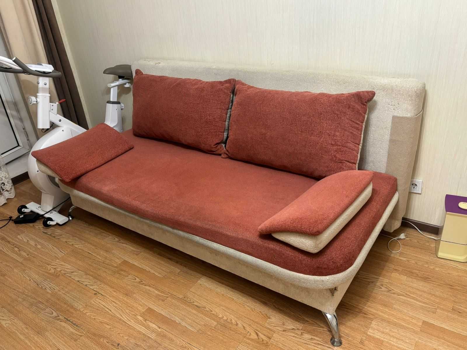 Продаю б/у диван