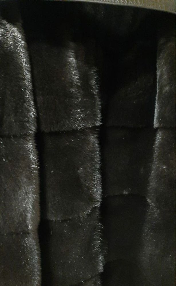 Продам норковую шубу Blackglama греция