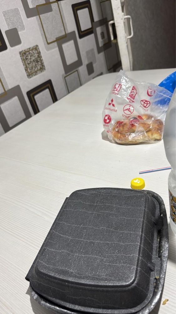 туратын кыз издеймн