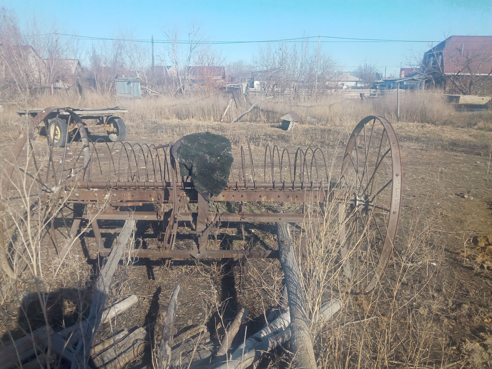 Продам конные грабли и телегу , цена общая