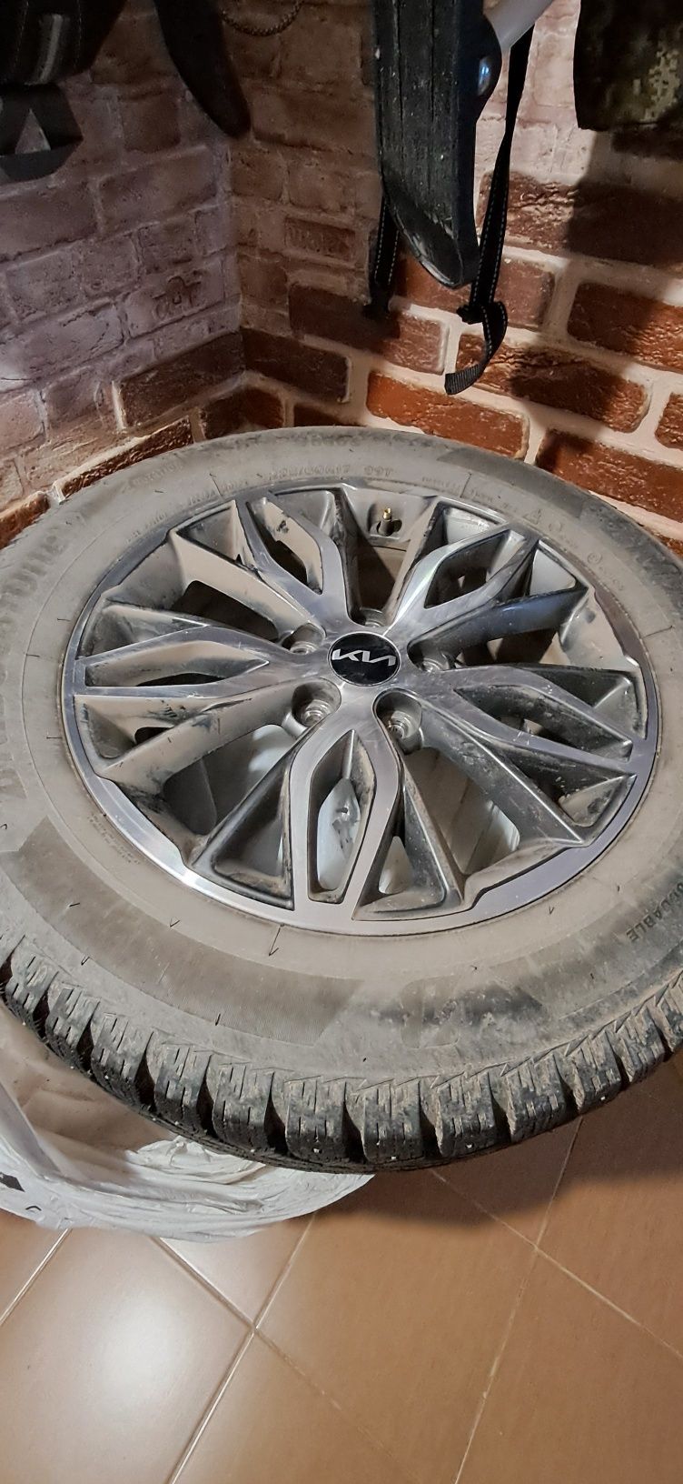 Диски с шинами R 17 5*114/3 ет7 j7