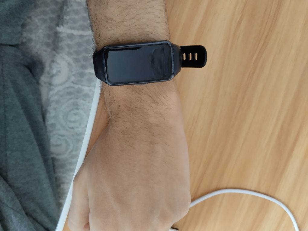 Фитнес часы Huawei band 6 черный