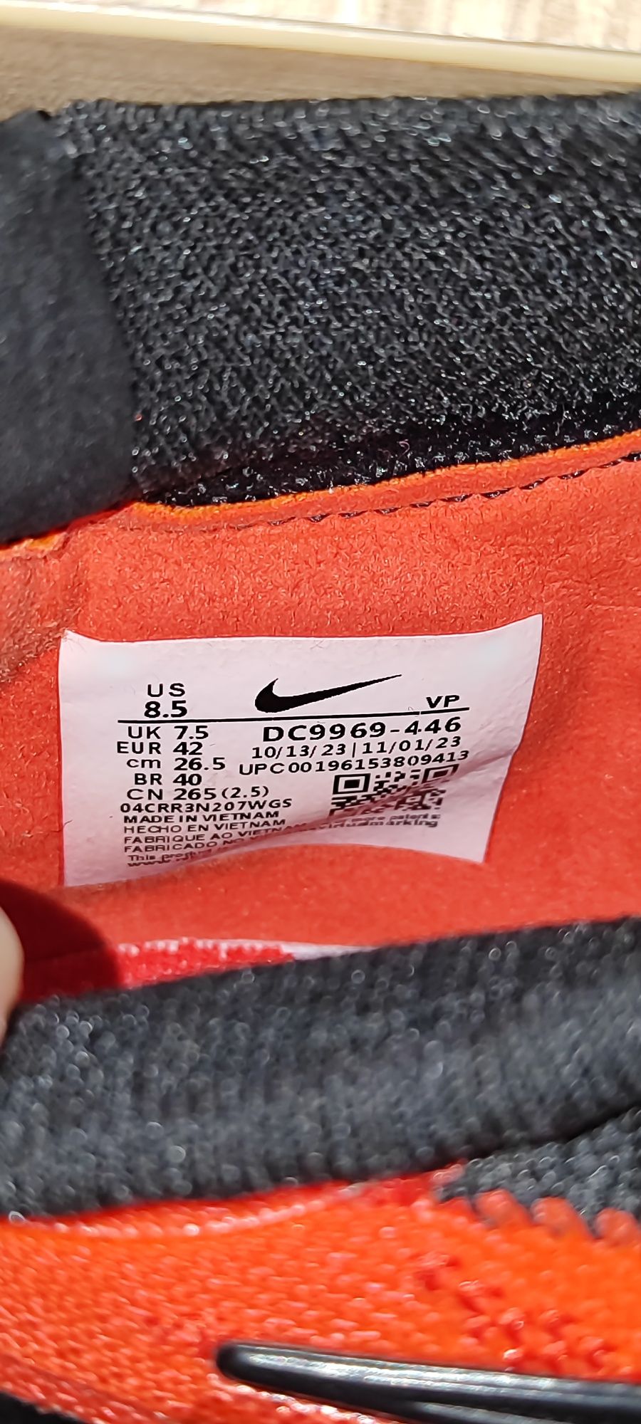 Продаю почти новые футбольные бутсыы Nike