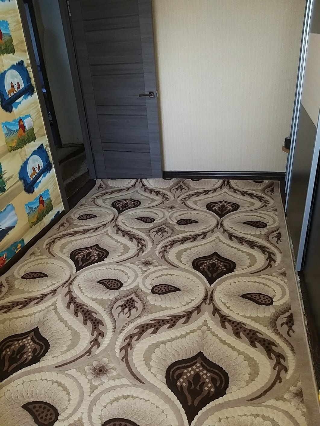 Продаю палас в хорошем состоянии
