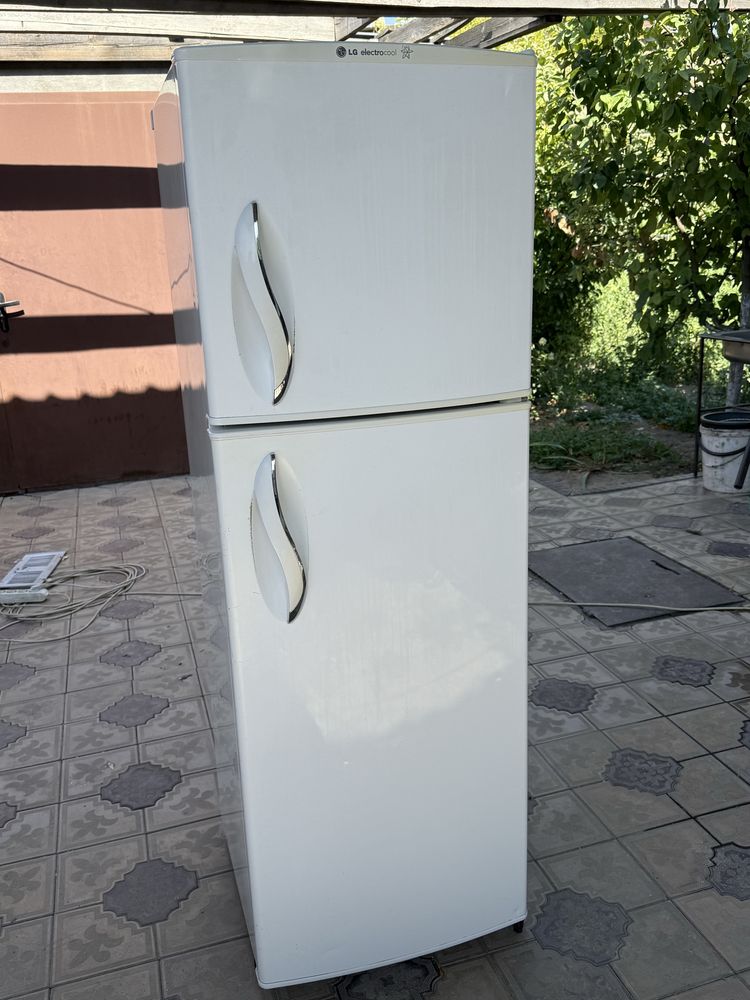Холодильник продается
