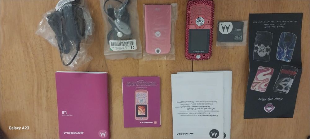 Motorola L6 новый, розовый.