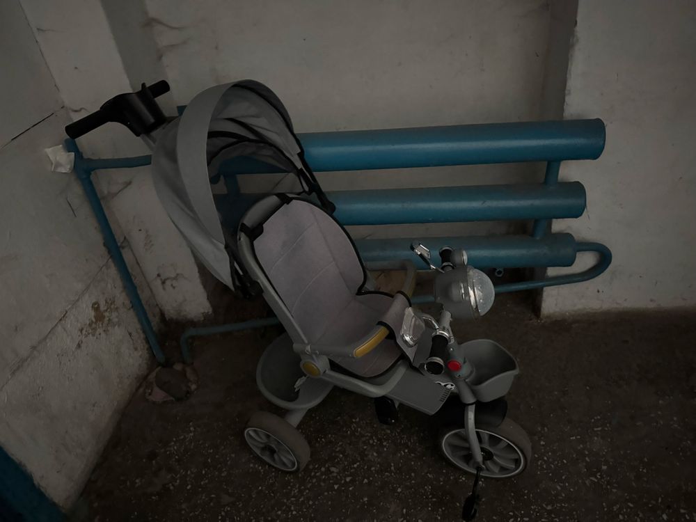 Продам детский трехколесный велосипед с родительской ручкой
