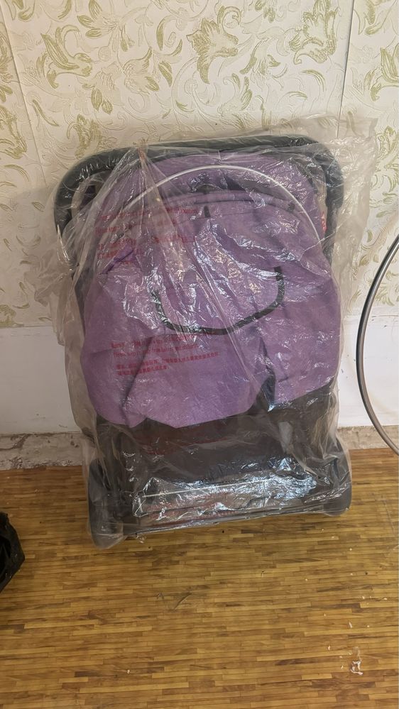 Продам каляски, стул для кормления,ходунок, автокресло