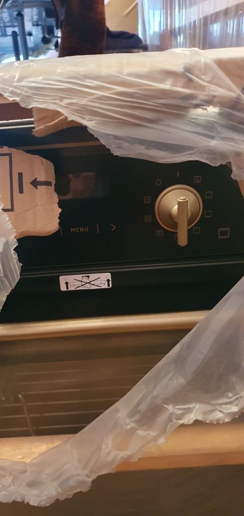 Продам новую духовку Hansa