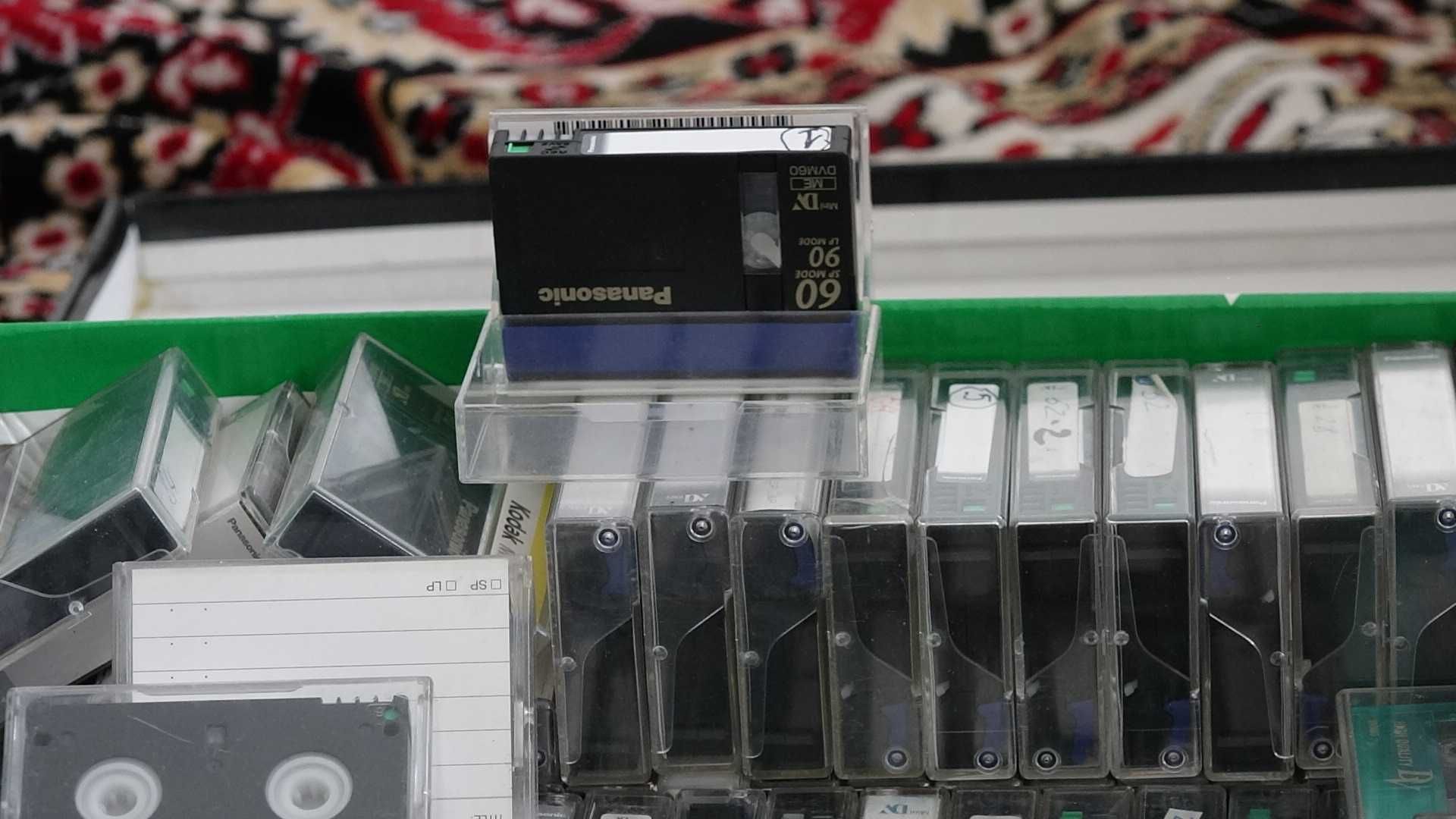 кассеты от камеры формата mini DV по 300