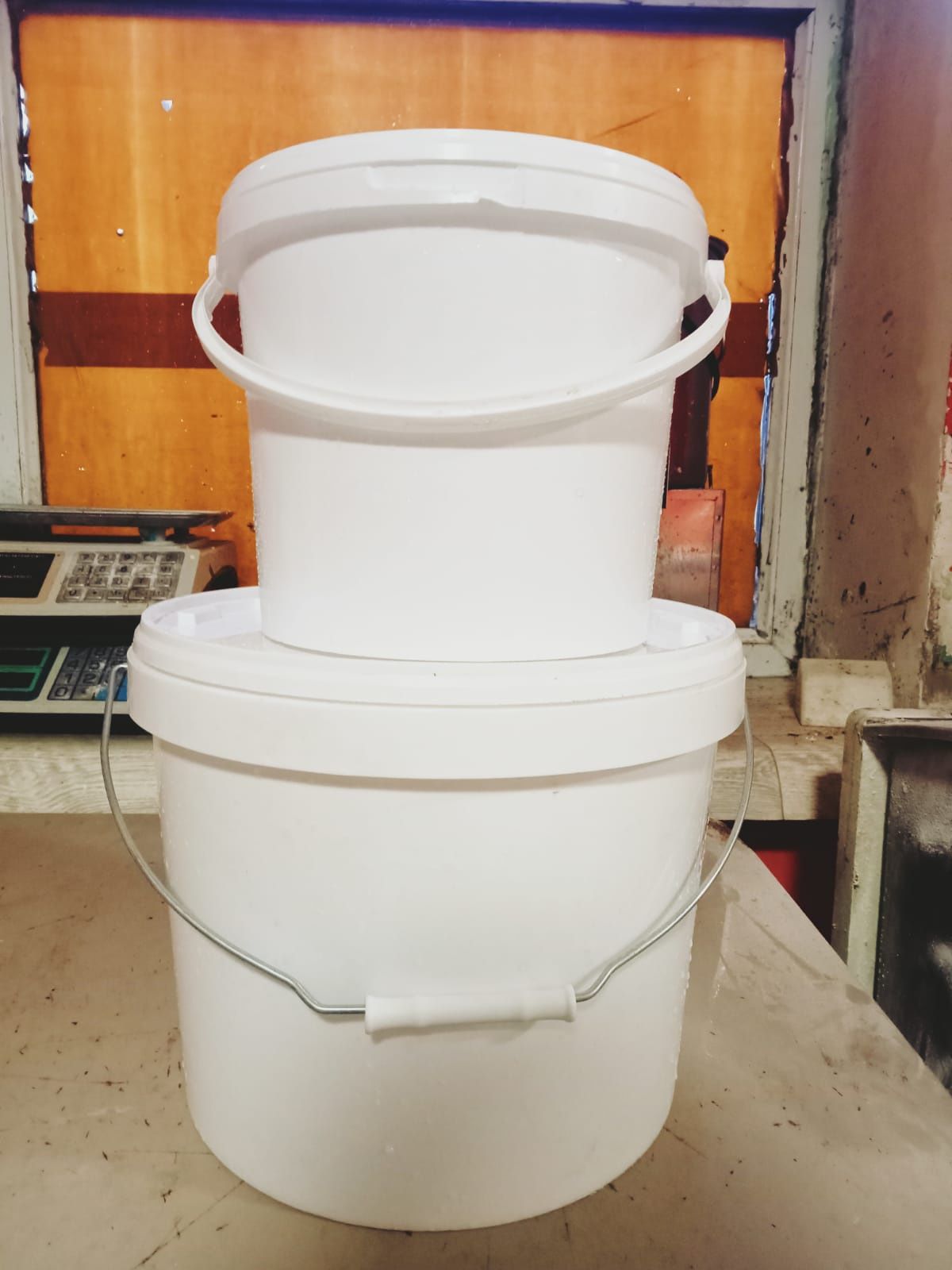 Продам ведра 10 л. 300 тг за штуку 5 л. 200тг за штуку