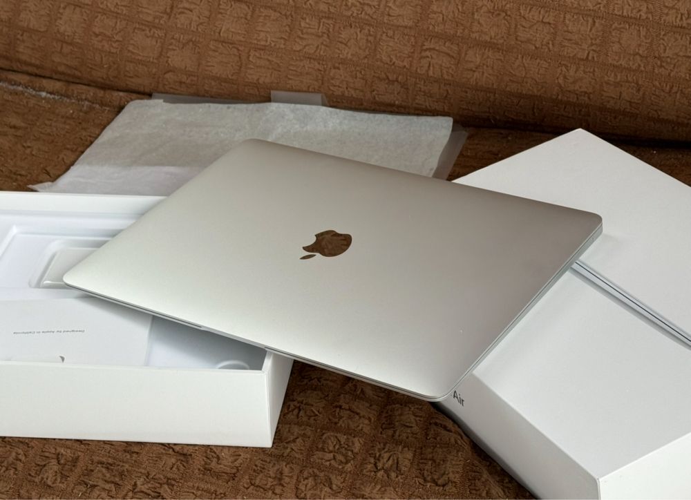 Apple MacBook Air 13.3 M1 2023 EAC Silver/8GB OZU/SSD256GB/идеал