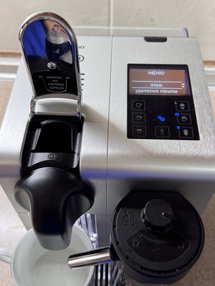 Кофемашина Nespresso Lattissima Pro от De’Longhi