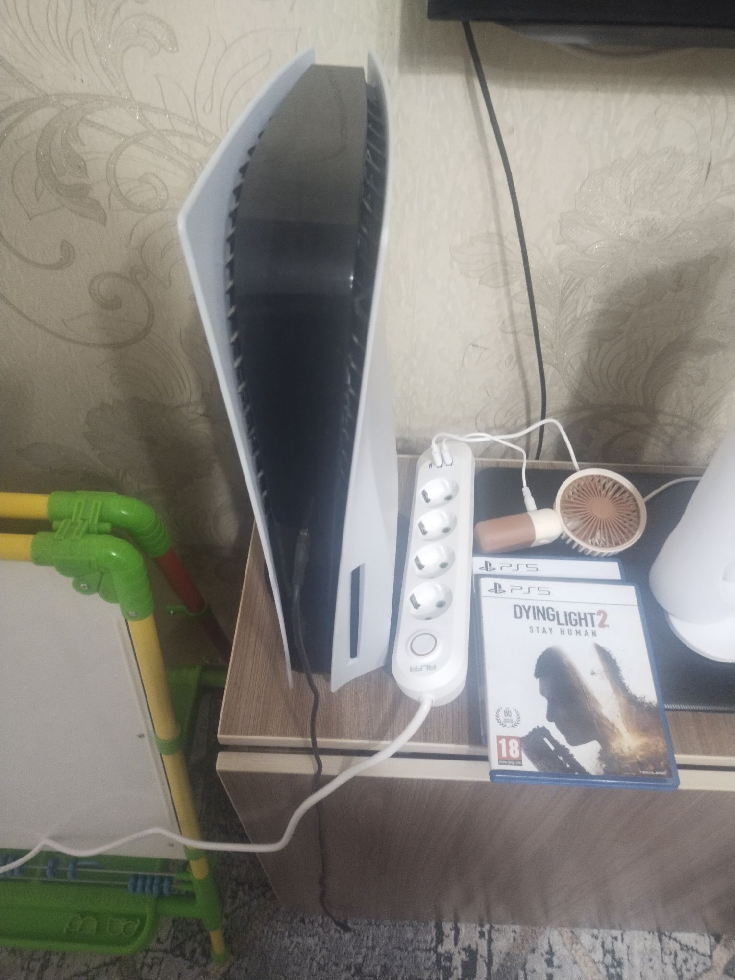 Продам PS 5 новая