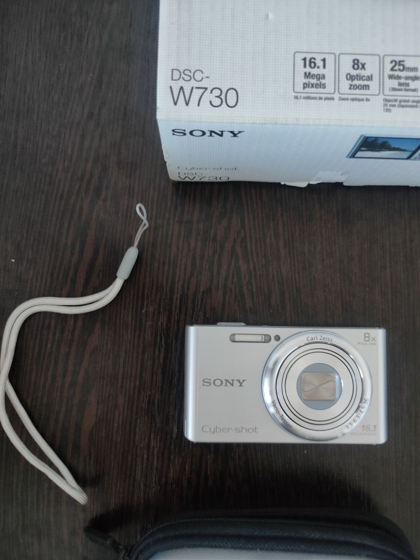 Цифровой фотоаппарат. SONY.