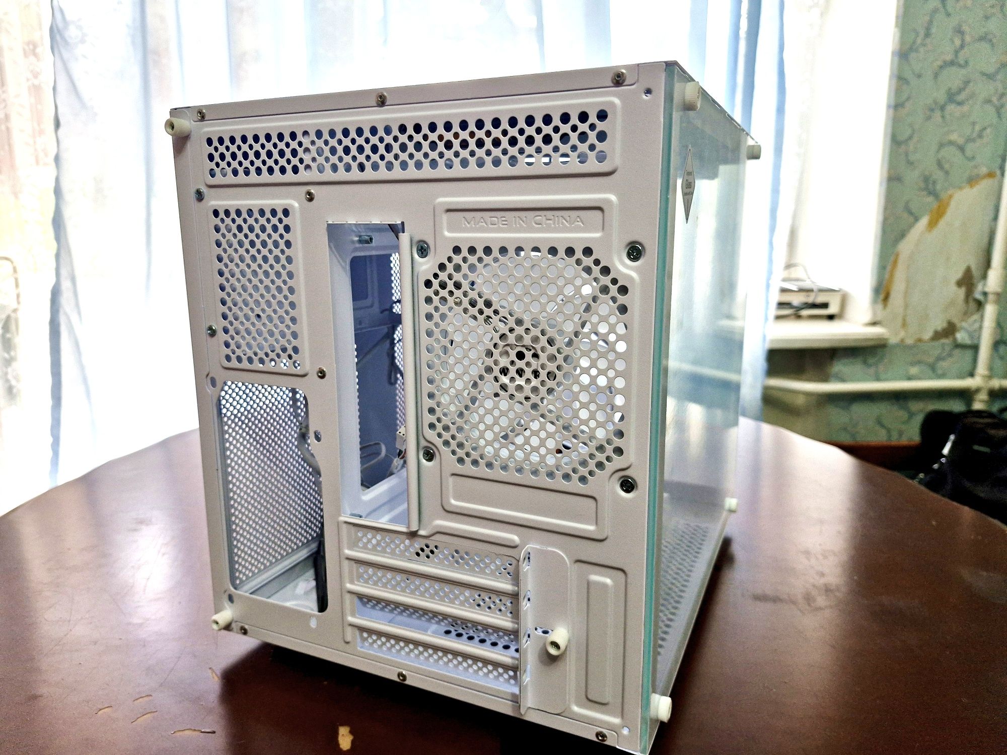 Корпус Wintek H101-W TG белый