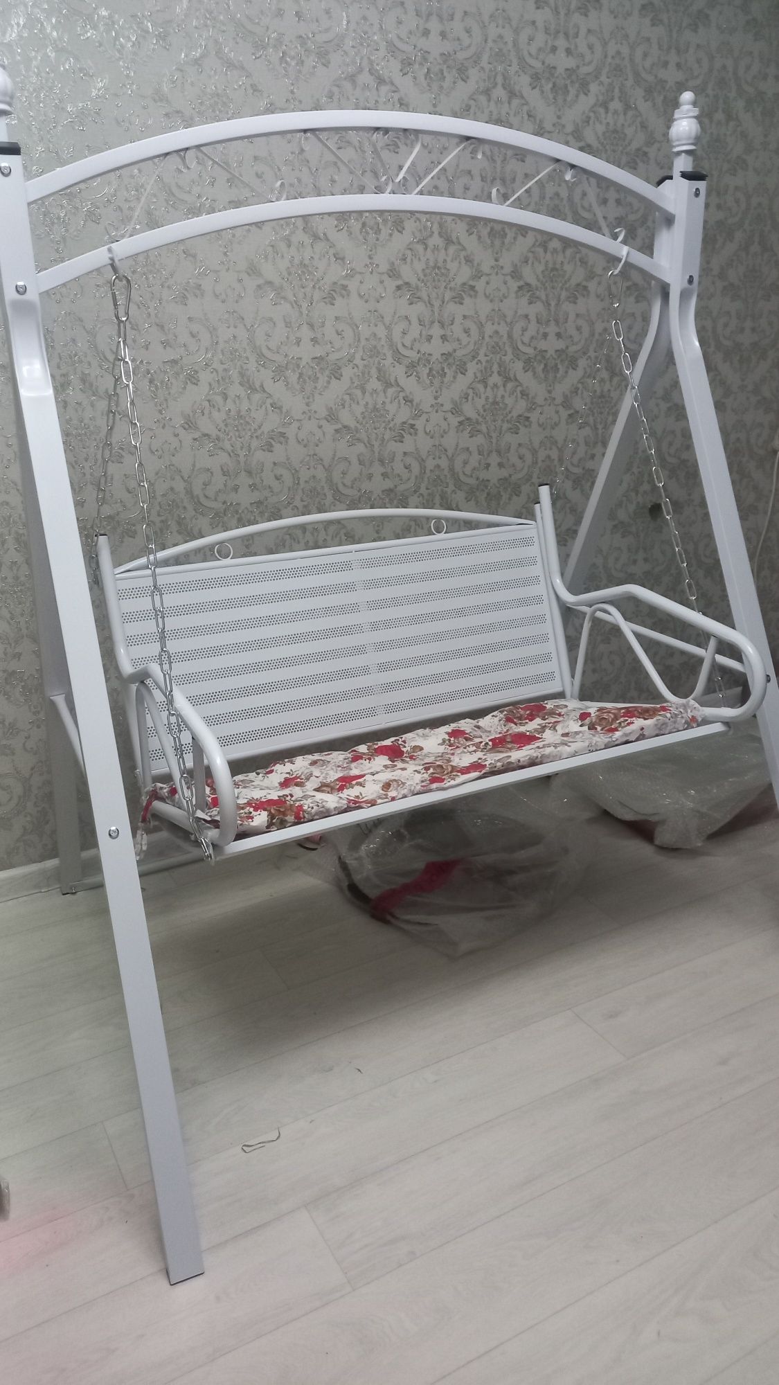 Качеля для сада белый