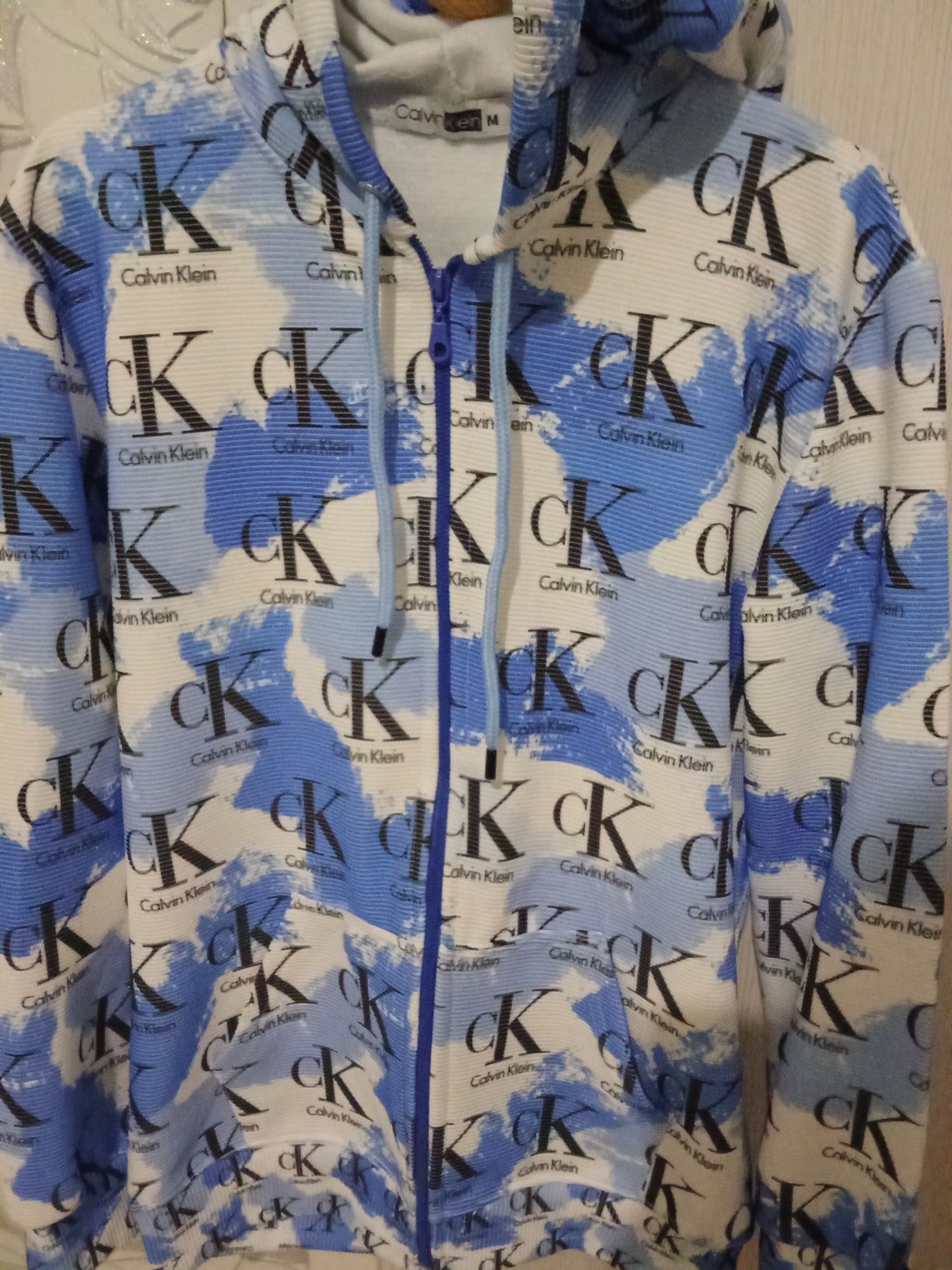Продам спортивные костюмы