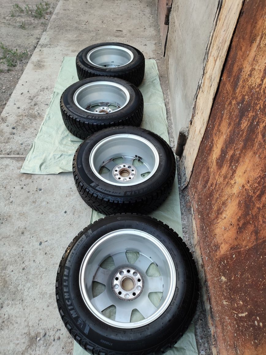 Продам 195/65/15  зимнюю резину Michelin