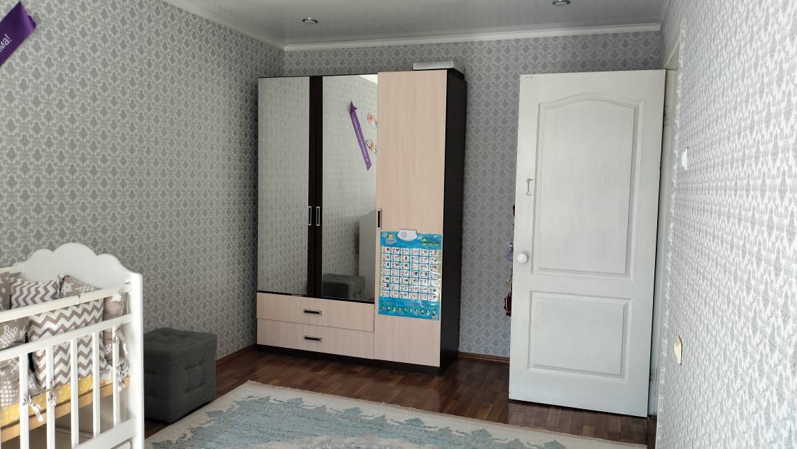 Продам 2 комнатную квартиру на одну сторону.